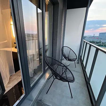 Apartman New In The Very Center 2 *